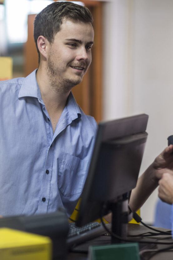 customer using credit card reader at store 2022 03 08 01 34 54 utc customer using credit card reader at store 2022 03 08 01 34 54 utc
